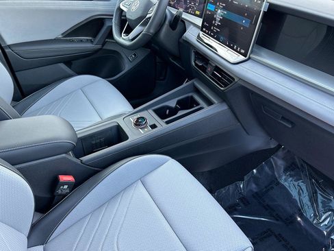 New 2026 Volkswagen Tiguan SE R-Line AWD/4WD image 15