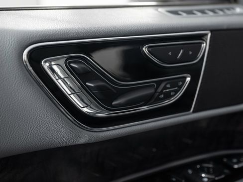 Used 2021 Lincoln Navigator Reserve w/ Cargo Convenience Package image 16