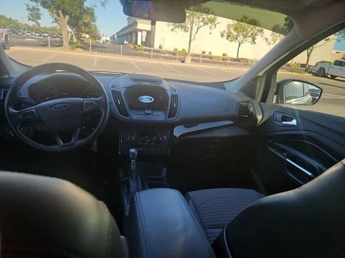 Used 2017 Ford Escape SE w/ Equipment Group 201A AWD/4WD image 10