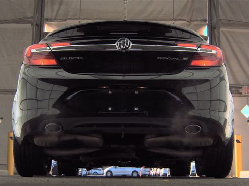 Used 2017 Buick Regal Sport Touring image 11