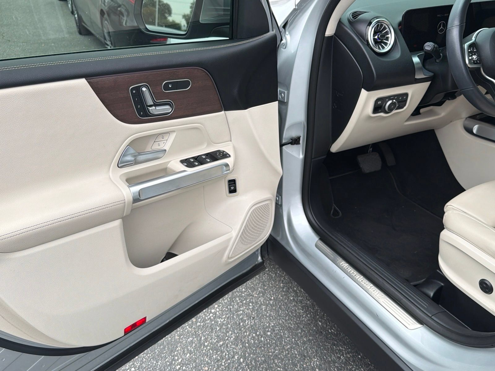 Used 2023 Mercedes-Benz GLB 250 image 6