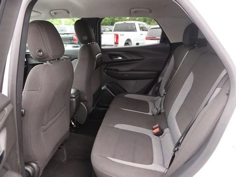 Used 2025 Chevrolet TrailBlazer LT AWD/4WD image 9