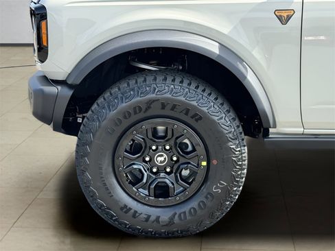 New 2025 Ford Bronco Badlands image 40