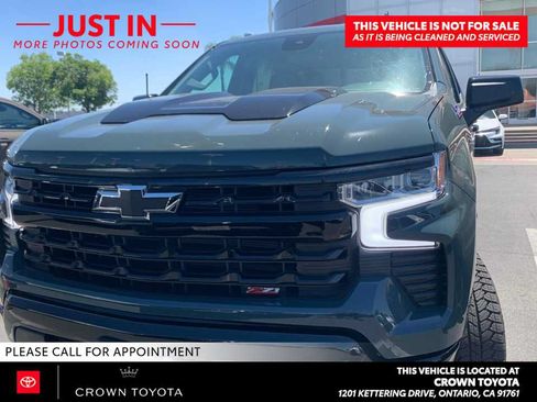Used 2025 Chevrolet Silverado 1500 LT Trail Boss w/ Convenience Package II AWD/4WD image 2