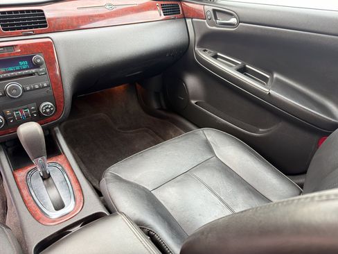 Used 2009 Chevrolet Impala LTZ FWD image 12
