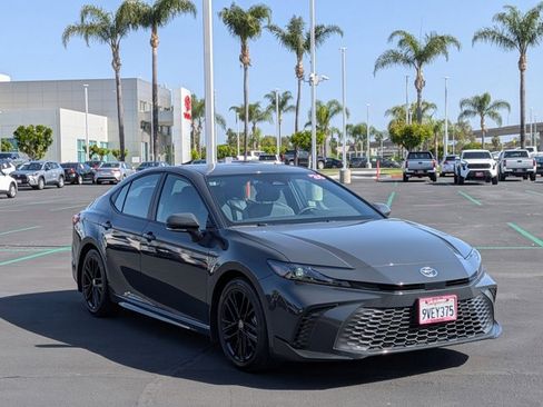 Used 2026 Toyota Camry SE w/ Convenience Package image 3