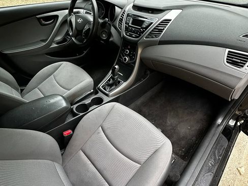 Used 2015 Hyundai Elantra SE FWD image 25