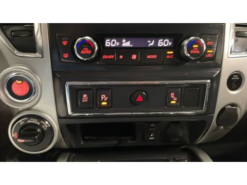 Used 2017 Nissan Titan SL AWD/4WD image 14