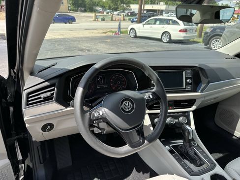 Used 2021 Volkswagen Jetta SE w/ SE Cold Weather Package FWD image 5