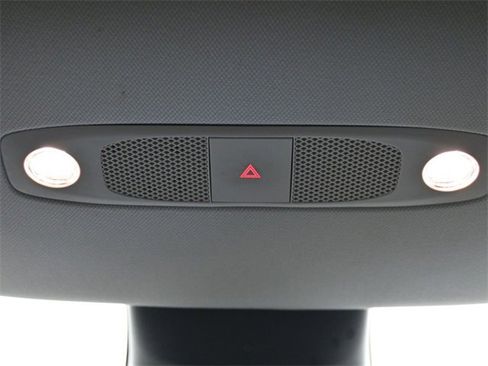 Used 2021 Tesla Model Y Long Range image 17