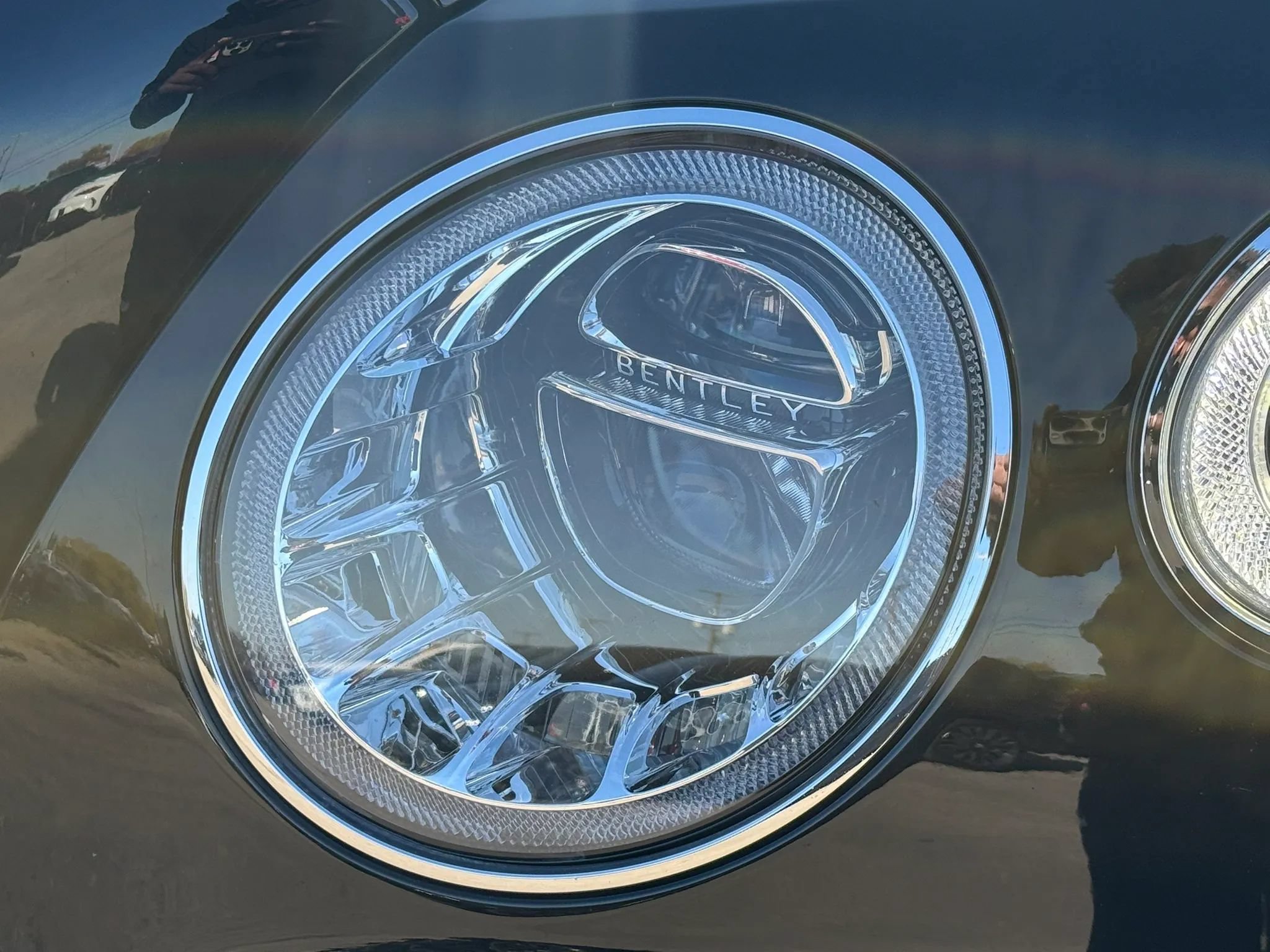 Used 2019 Bentley Bentayga AWD/4WD image 46