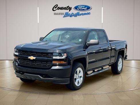 Used 2016 Chevrolet Silverado 1500 Custom w/ Custom Convenience Package AWD/4WD image 2