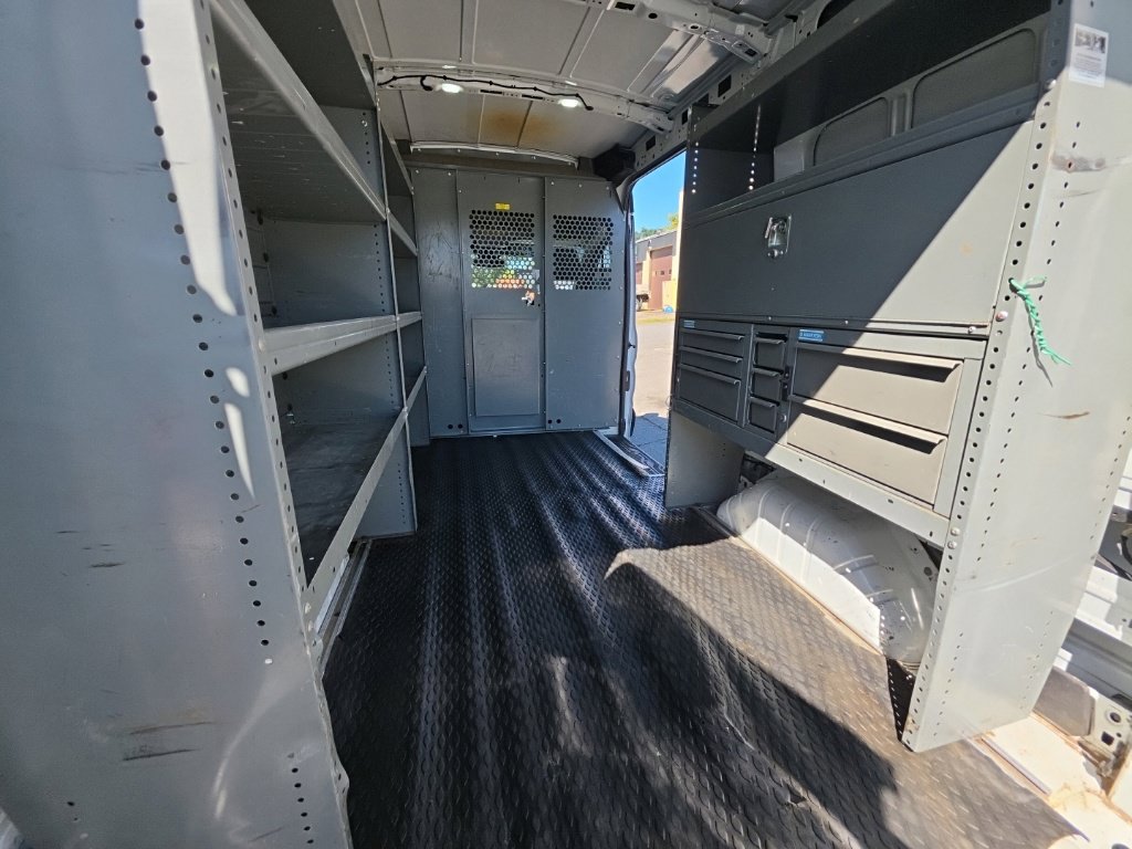 Used 2016 Ford Transit 250 130 Medium Roof RWD image 28