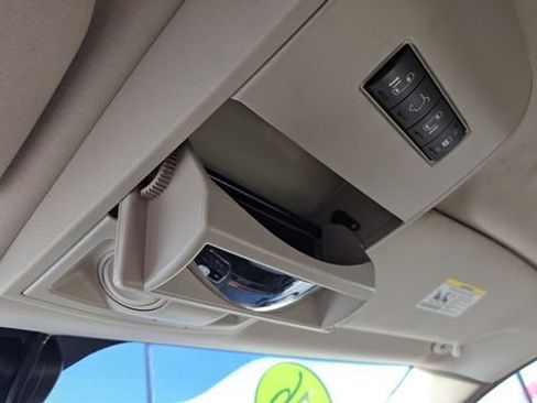 Certified 2016 Chrysler Town & Country Touring-L w/ Driver Convenience Group FWD image 16