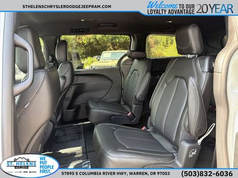 New 2027 Chrysler Pacifica Select w/ Family Tech Group AWD/4WD image 14