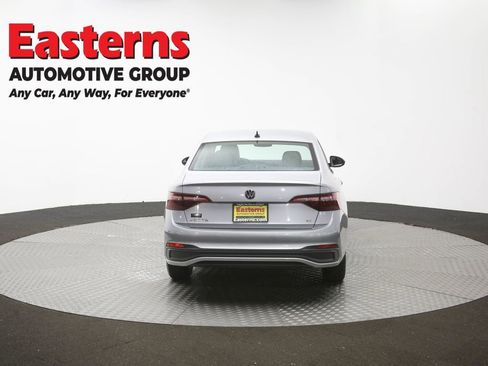 Used 2024 Volkswagen Jetta SE FWD image 36