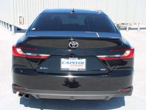 Used 2026 Toyota Camry SE w/ Convenience Package FWD image 4