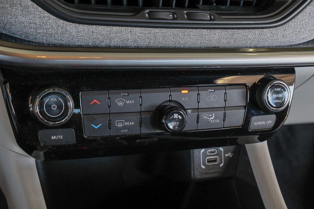 Used 2024 Jeep Compass Latitude AWD/4WD image 18