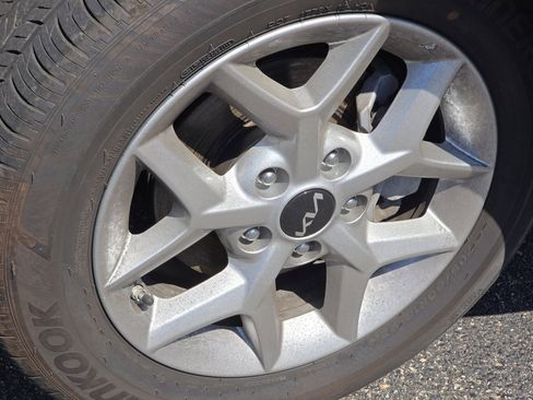 Used 2025 Kia Soul LX w/ LX Technology Package FWD image 14