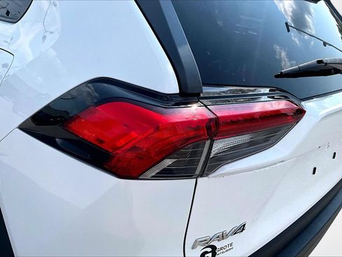 Used 2022 Toyota RAV4 LE AWD/4WD image 31
