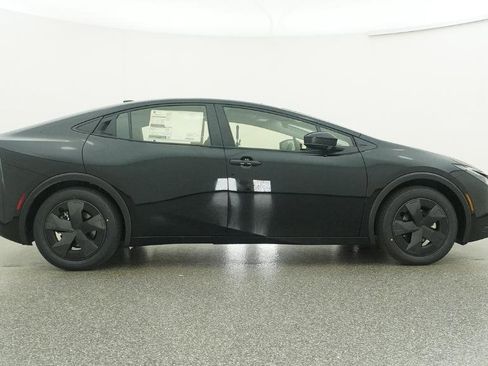 New 2026 Toyota Prius LE image 30