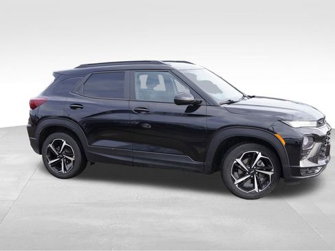 Used 2021 Chevrolet TrailBlazer RS w/ Sun and Liftgate Package image 3