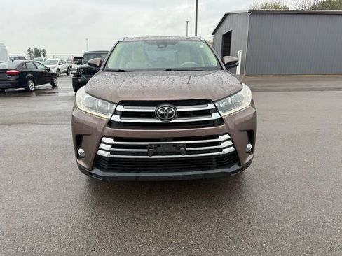 Used 2017 Toyota Highlander Limited AWD/4WD image 2
