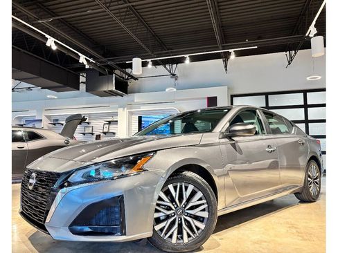 Used 2024 Nissan Altima 2.5 SV image 1