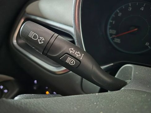 Used 2020 Chevrolet Equinox LS w/ LS Convenience Package FWD image 21