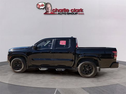 Used 2024 Nissan Frontier SV image 2