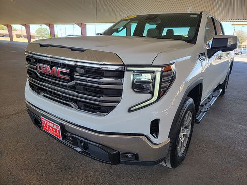 Used 2024 GMC Sierra 1500 SLT AWD/4WD image 3