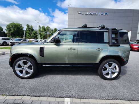 Certified 2025 Land Rover Defender 110 X-Dynamic SE AWD/4WD image 5