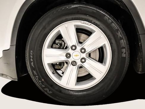 Used 2019 Chevrolet Trax LT w/ LT Convenience Package image 9