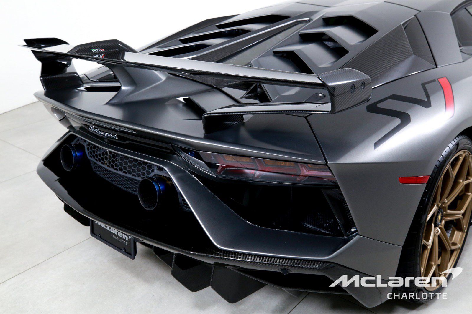 Used 2020 Lamborghini Aventador SVJ AWD/4WD image 31