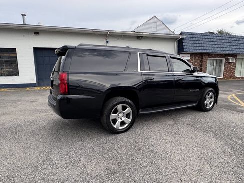 Used 2018 Chevrolet Suburban LT image 9