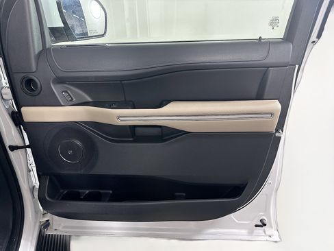 Used 2024 Ford Expedition Max Limited image 35