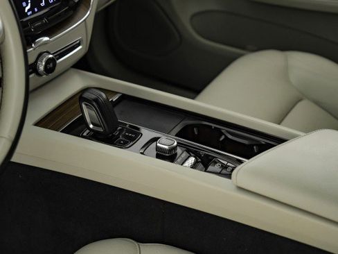 Used 2021 Volvo XC60 T8 Inscription Expression w/ Advanced Package image 22