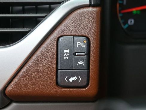 Used 2018 Chevrolet Suburban Premier AWD/4WD image 41