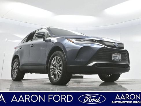 Used 2022 Toyota Venza XLE AWD/4WD image 2