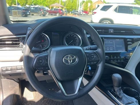 Used 2018 Toyota Camry LE image 14
