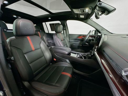 Used 2025 Chevrolet Traverse RS w/ LPO, Cargo Package image 11