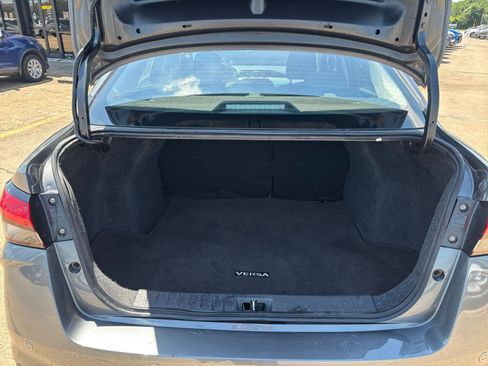 Used 2025 Nissan Versa SV FWD image 29