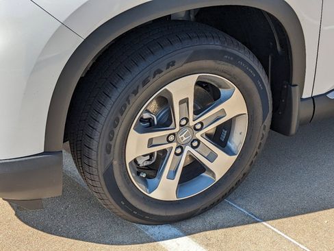 Used 2025 Honda Pilot EX-L image 11