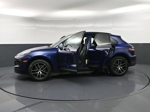 Certified 2022 Porsche Macan AWD/4WD image 35