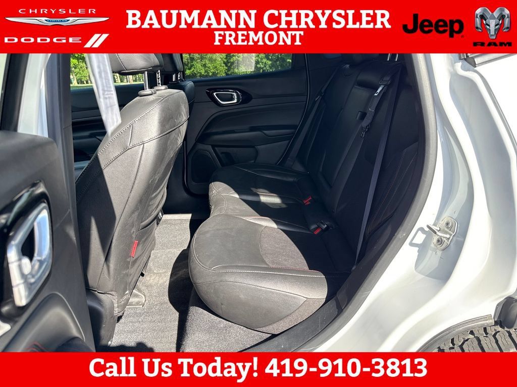 Used 2025 Jeep Compass Trailhawk AWD/4WD image 24