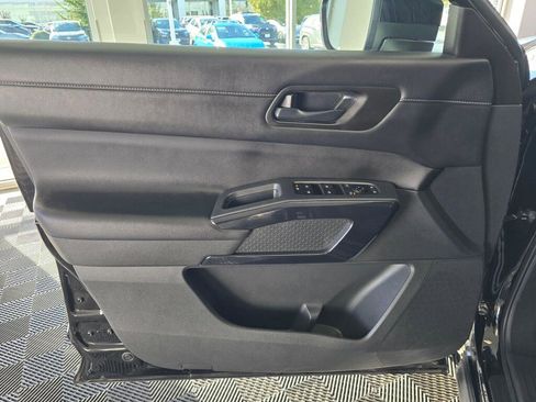 Used 2025 Nissan Pathfinder SV AWD/4WD image 18
