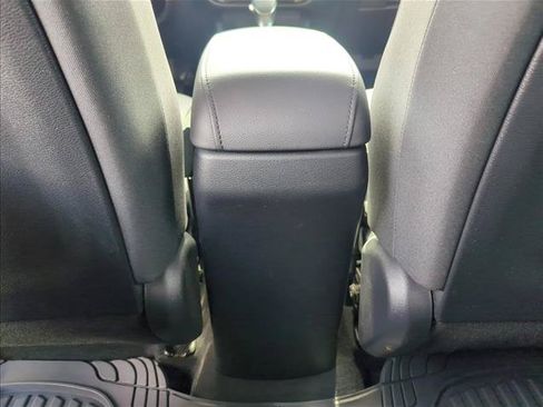 Used 2025 Kia Soul LX w/ LX Technology Package FWD image 20