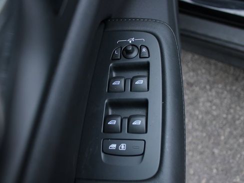 Used 2025 Volvo V60 B5 Cross Country Plus image 11