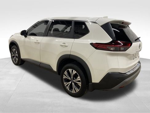 Used 2022 Nissan Rogue SV image 3
