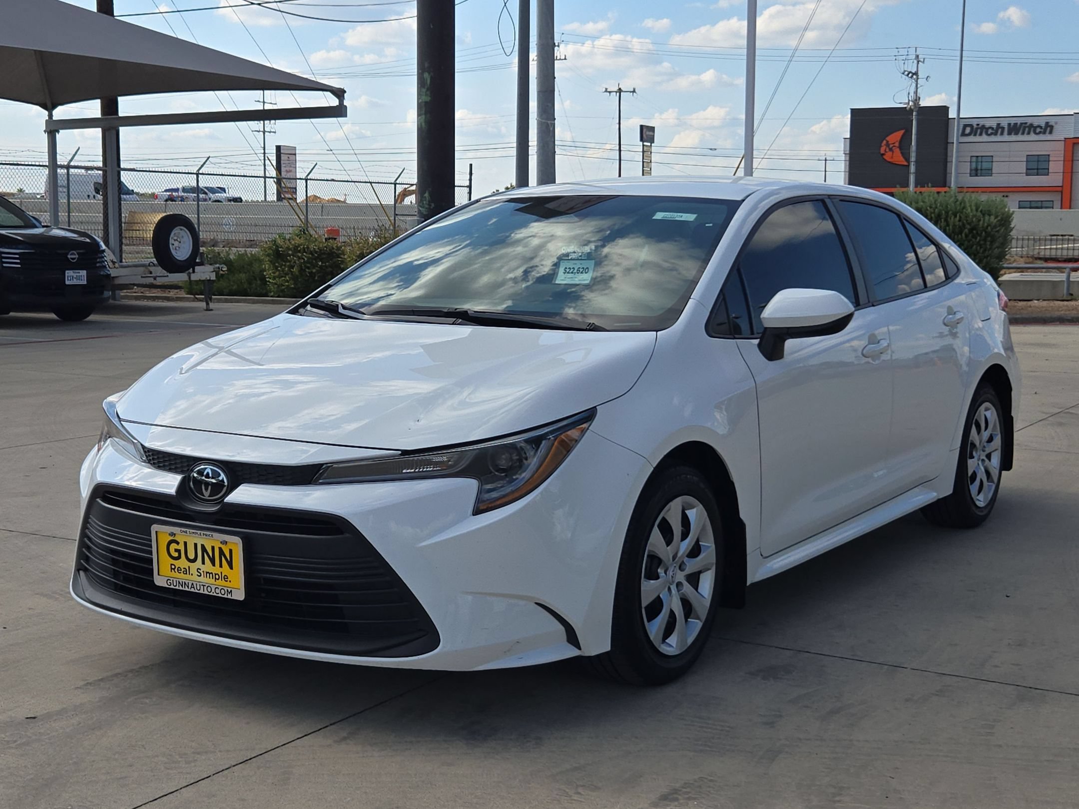Used 2025 Toyota Corolla LE FWD image 7